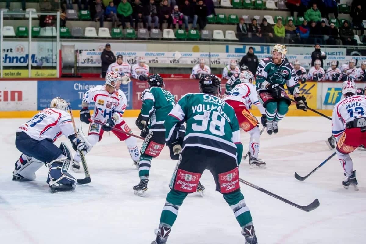 Starbulls drehen 0:3-Rückstand in 4:3-Sieg