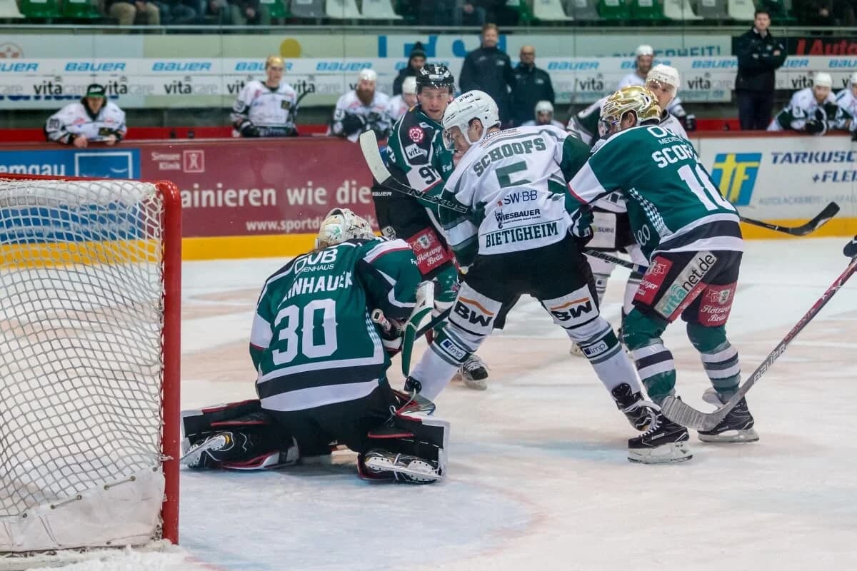 Starbulls verschlafen Auftakt und verlieren deutlich