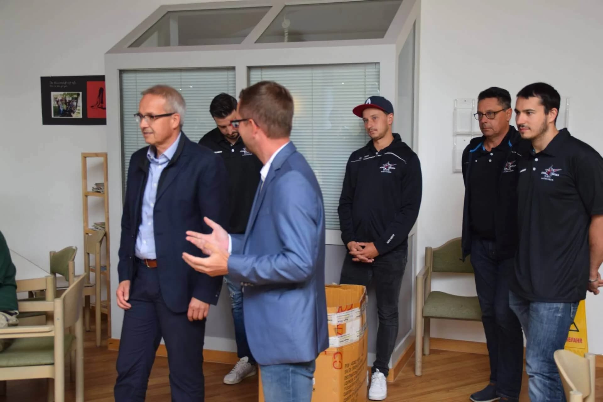 Starbulls besuchen Stiftung Attl und Wendelstein Werkstätten
