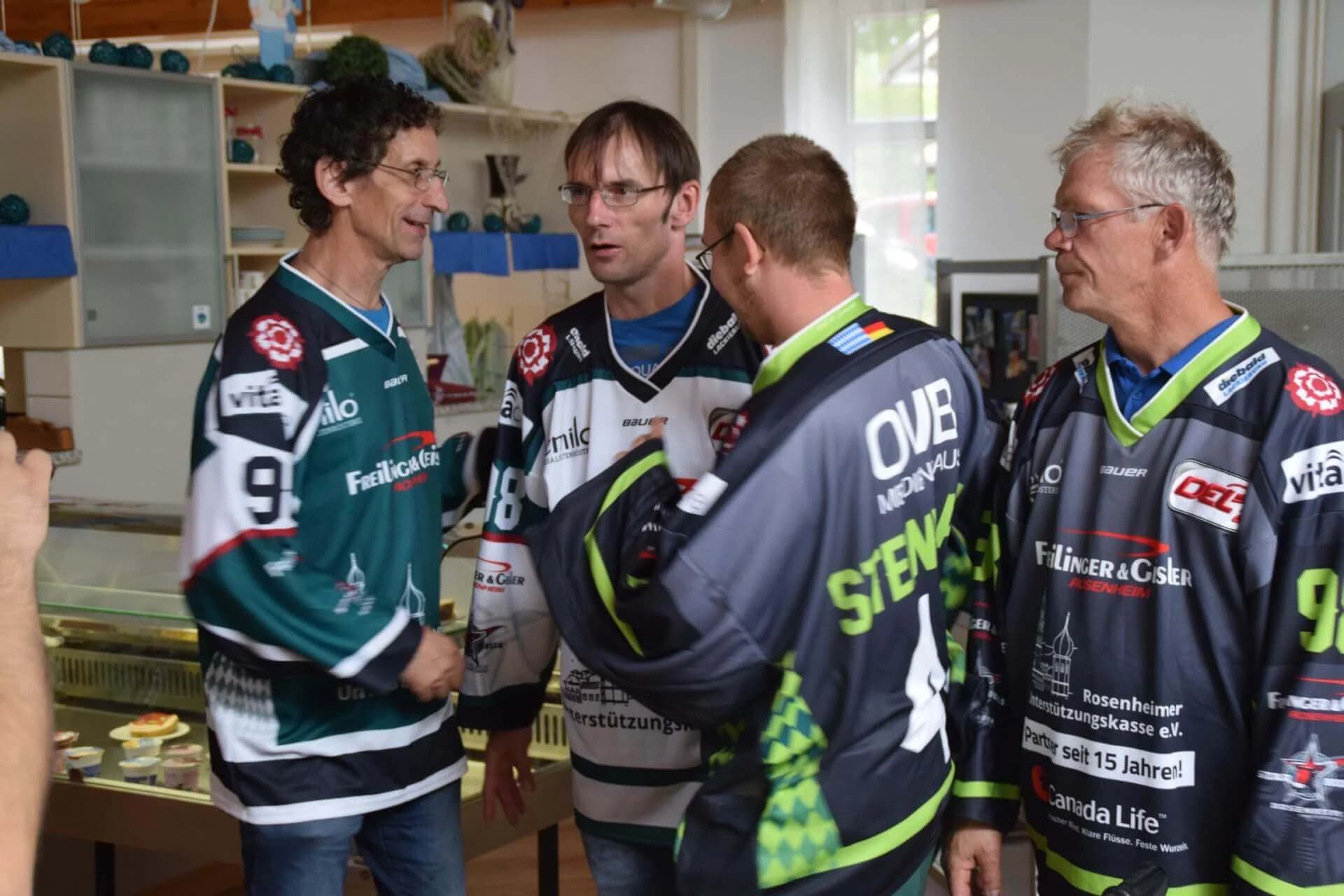 Starbulls besuchen Stiftung Attl und Wendelstein Werkstätten