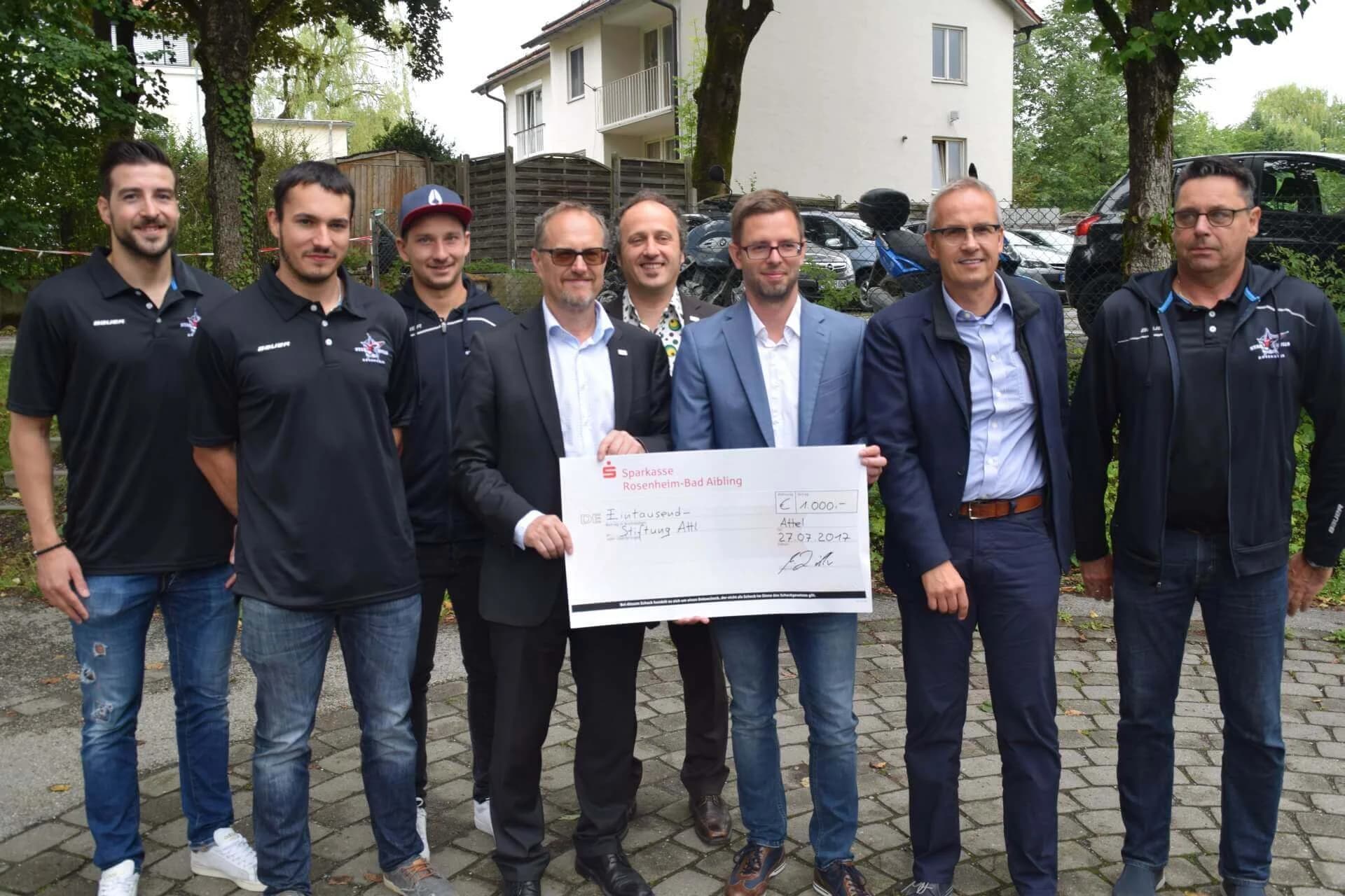 Starbulls besuchen Stiftung Attl und Wendelstein Werkstätten