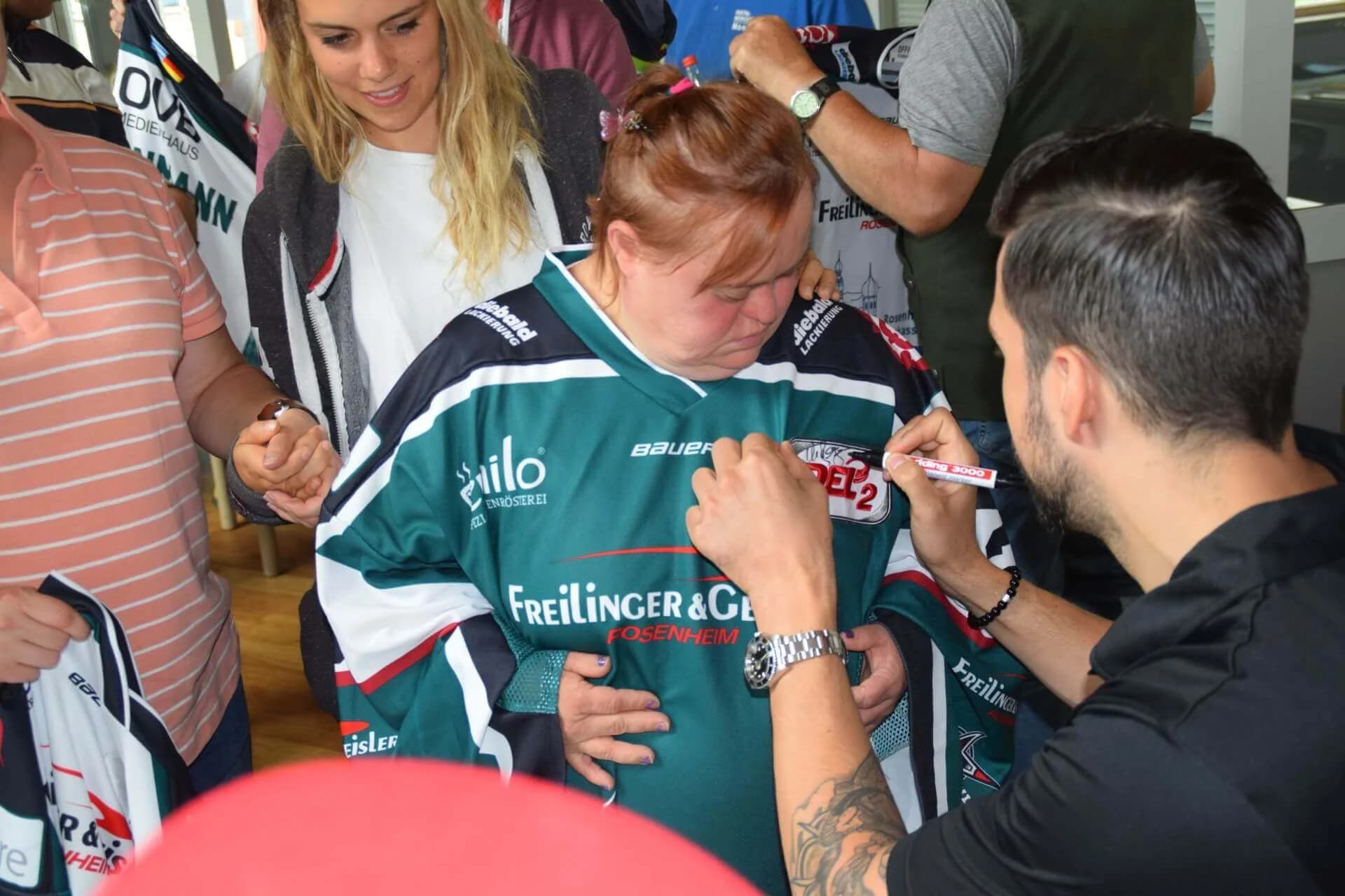 Starbulls besuchen Stiftung Attl und Wendelstein Werkstätten