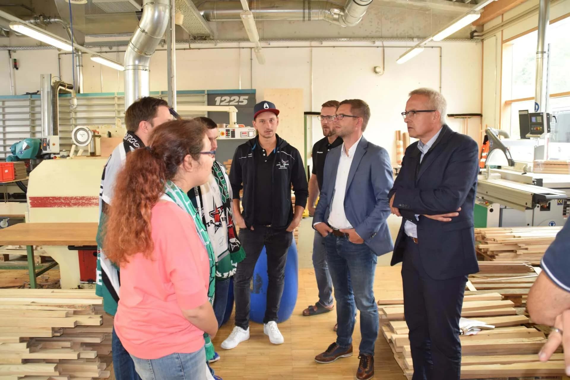 Starbulls besuchen Stiftung Attl und Wendelstein Werkstätten