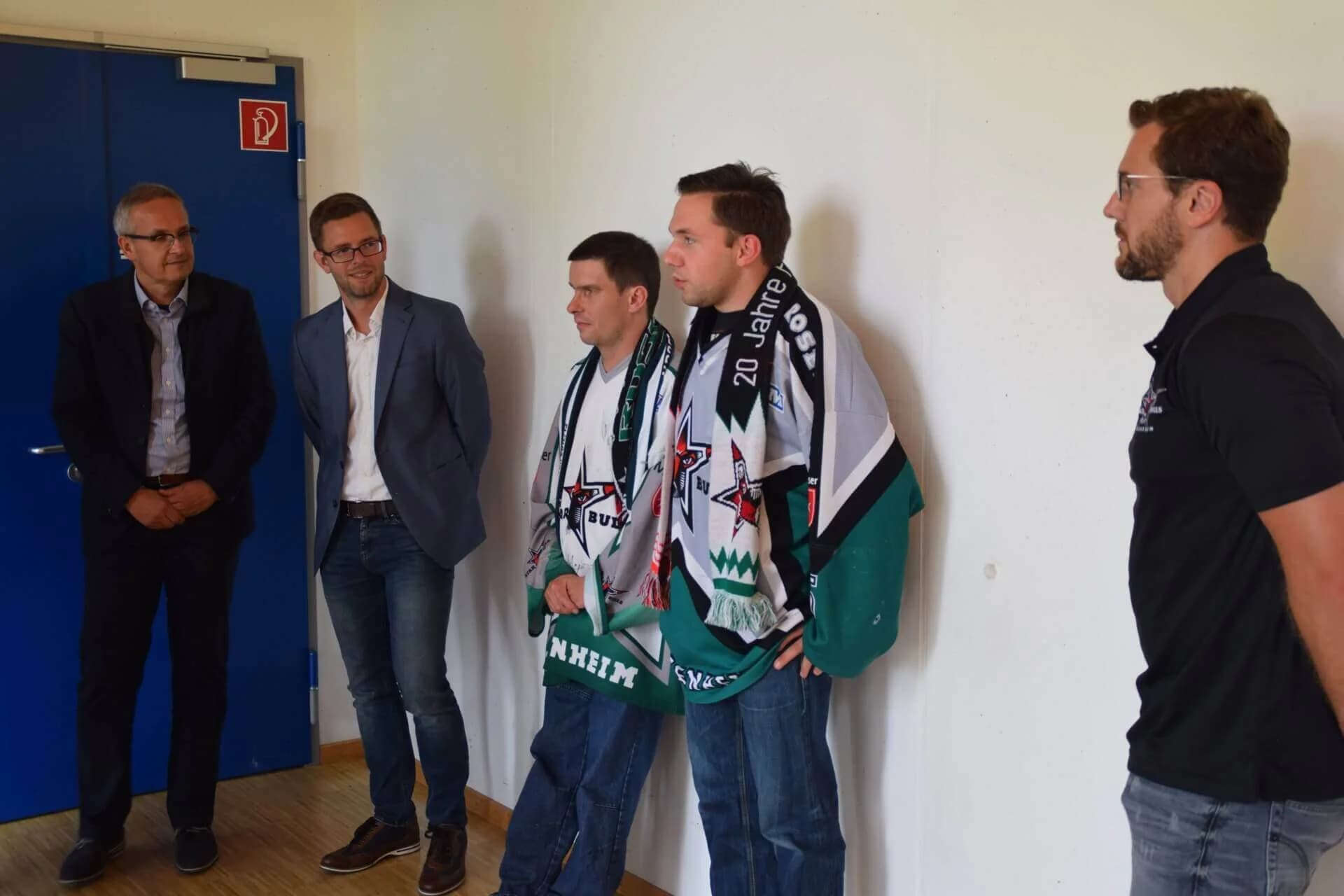 Starbulls besuchen Stiftung Attl und Wendelstein Werkstätten