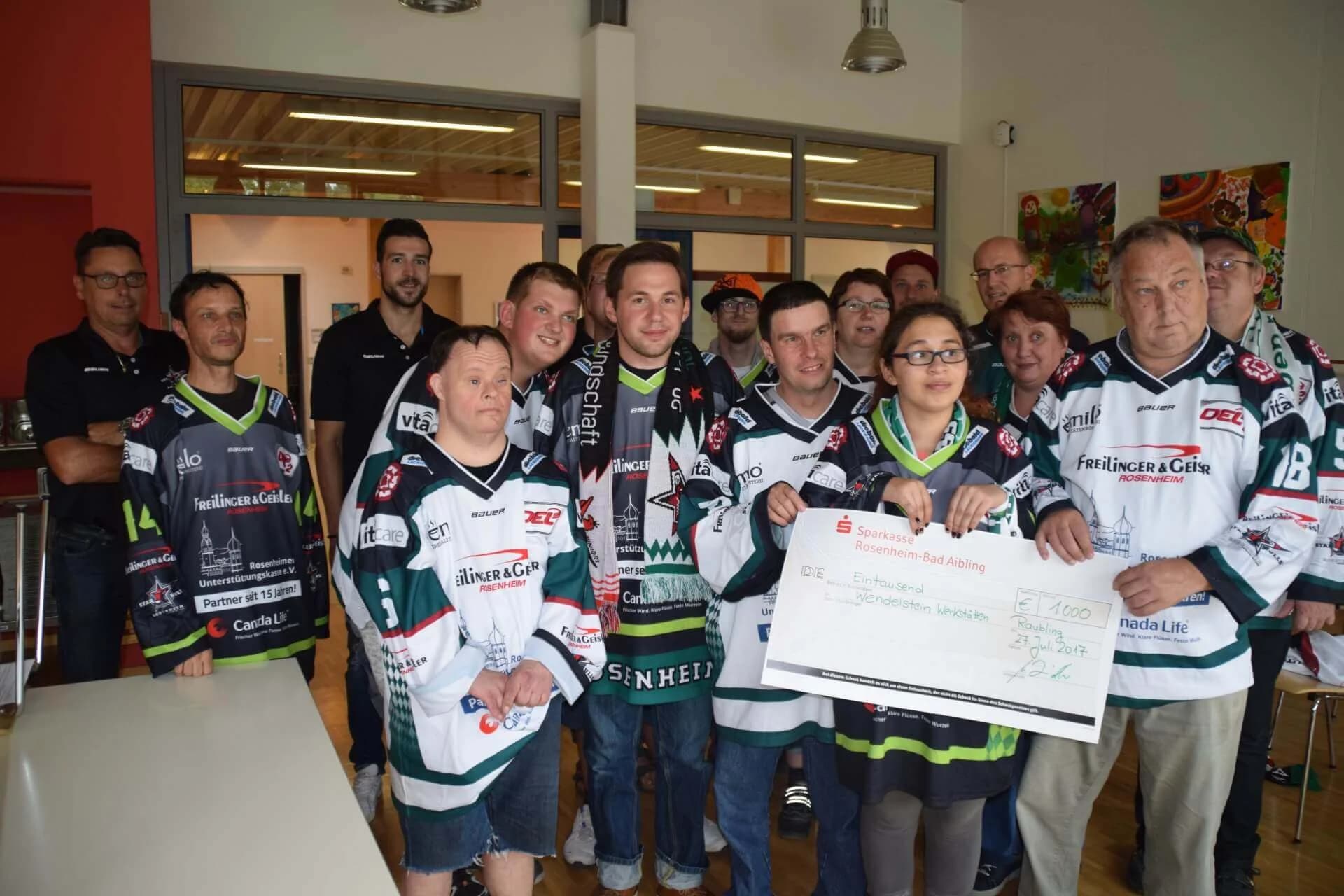 Starbulls besuchen Stiftung Attl und Wendelstein Werkstätten