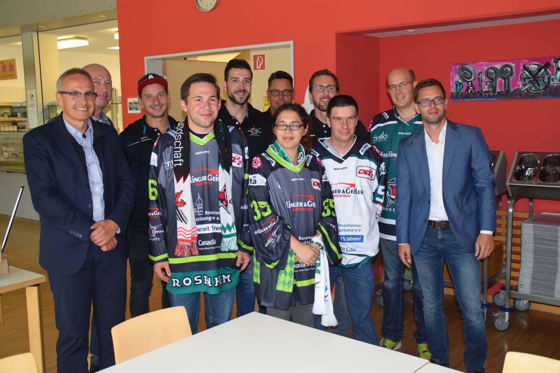 Starbulls besuchen Stiftung Attl und Wendelstein Werkstätten