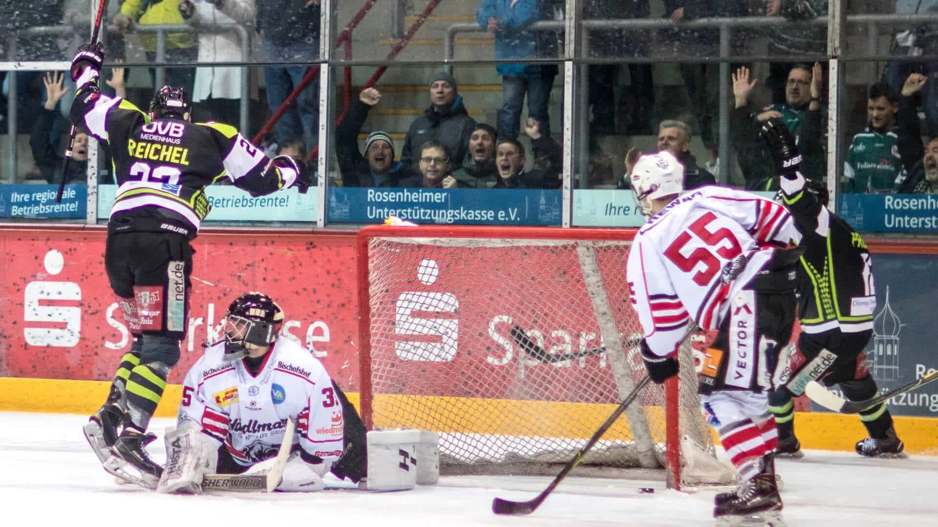 Reichel-Hattrick: Starbulls besiegen Regensburg zweistellig