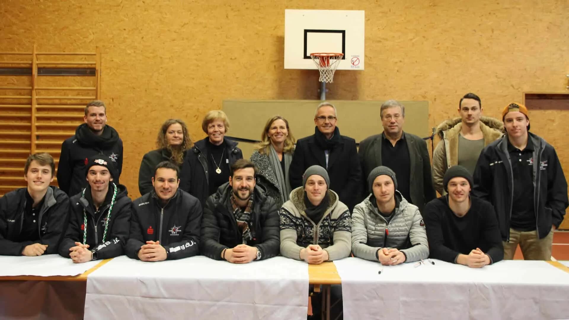 Starbulls Rosenheim besuchen Heckscher-Klinikum Rosenheim
