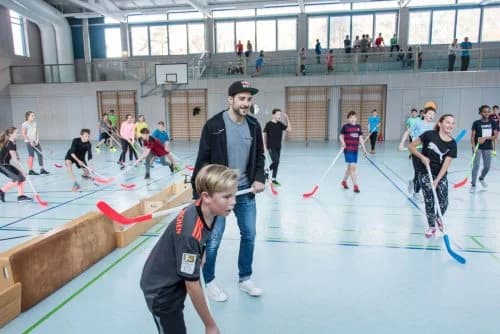 Starbulls besuchen Schüler im LSH Marquartstein