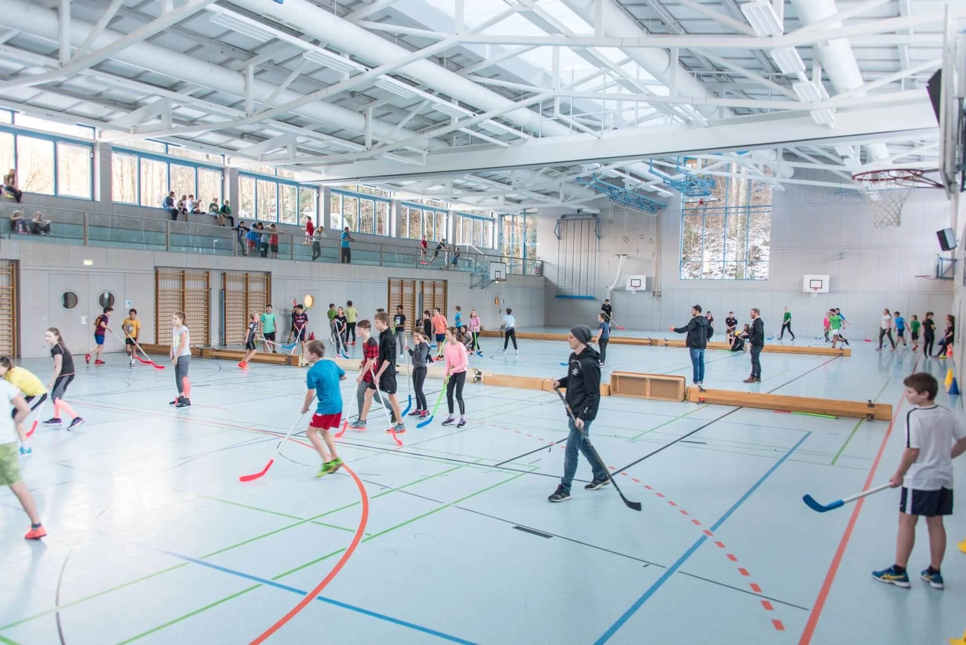 Starbulls besuchen Schüler im LSH Marquartstein