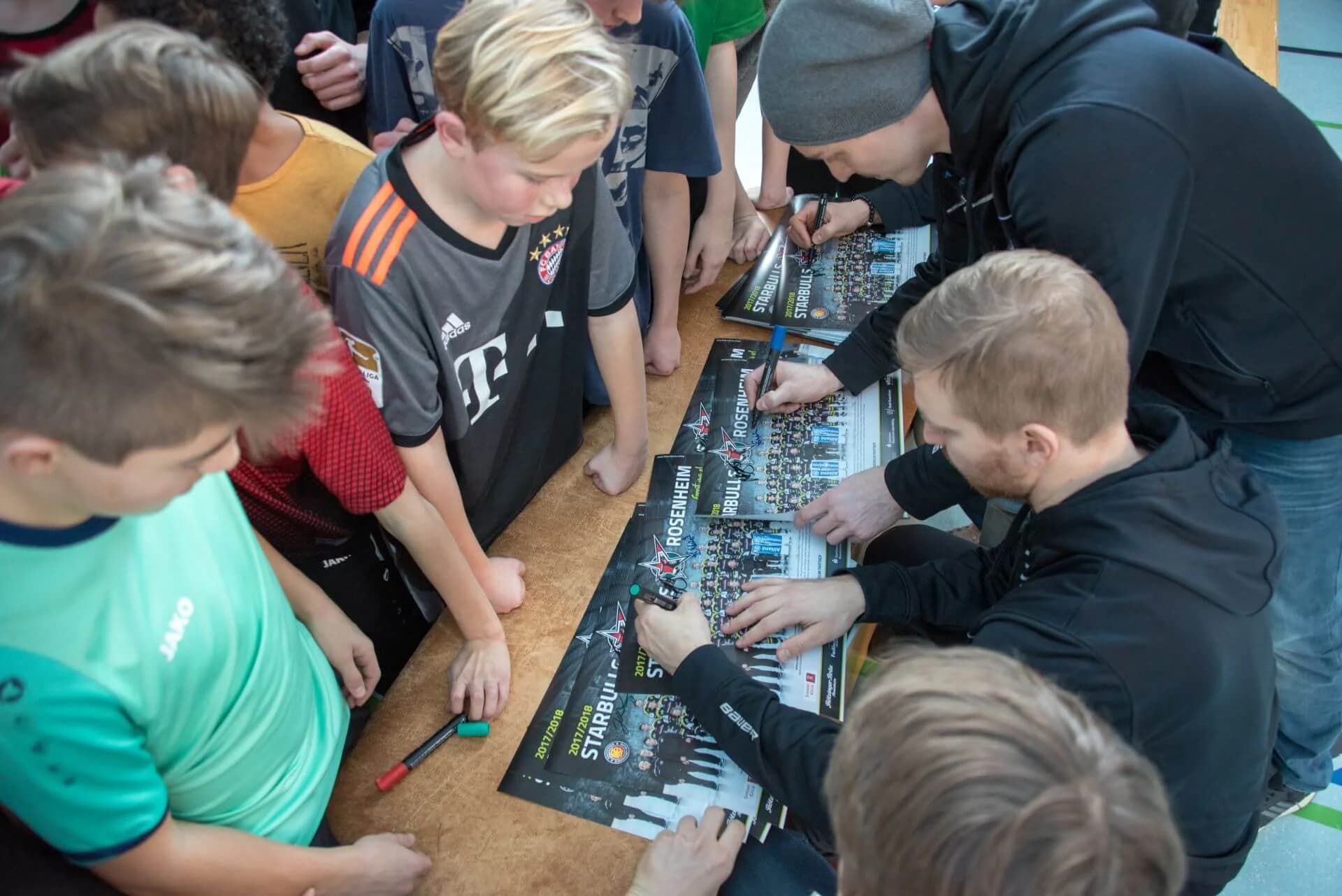 Starbulls besuchen Schüler im LSH Marquartstein