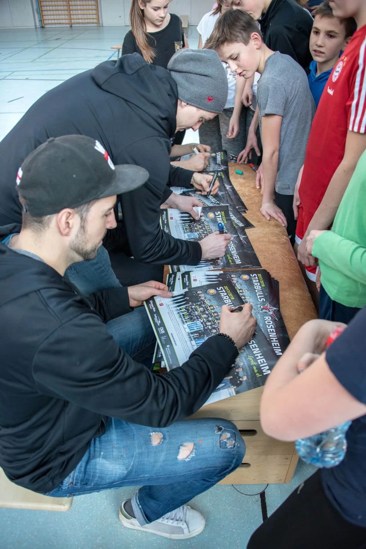 Starbulls besuchen Schüler im LSH Marquartstein
