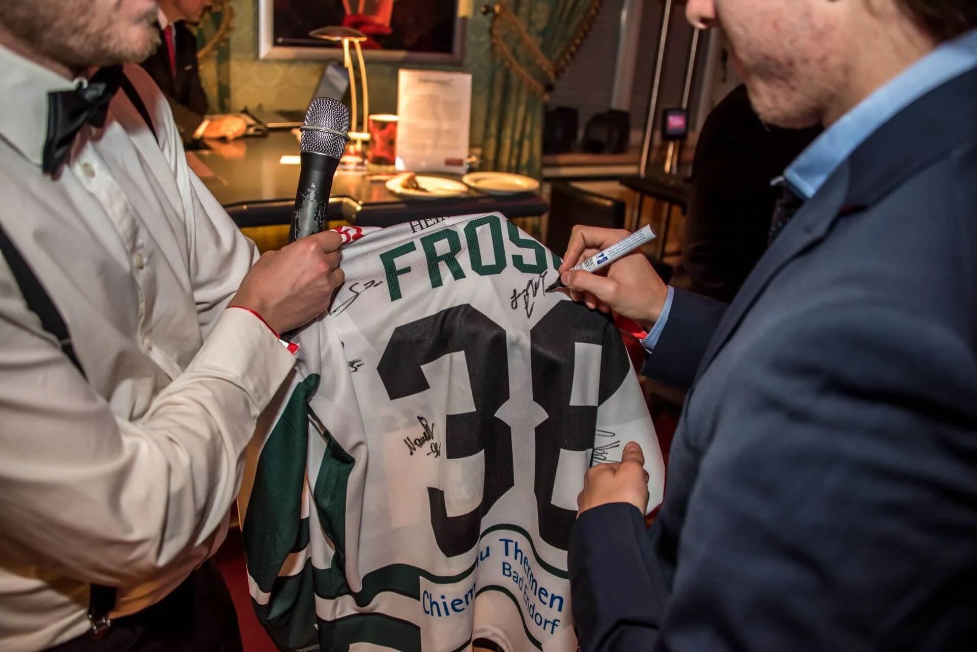 Drittes „Eishockey meets Poker“ ein voller Erfolg