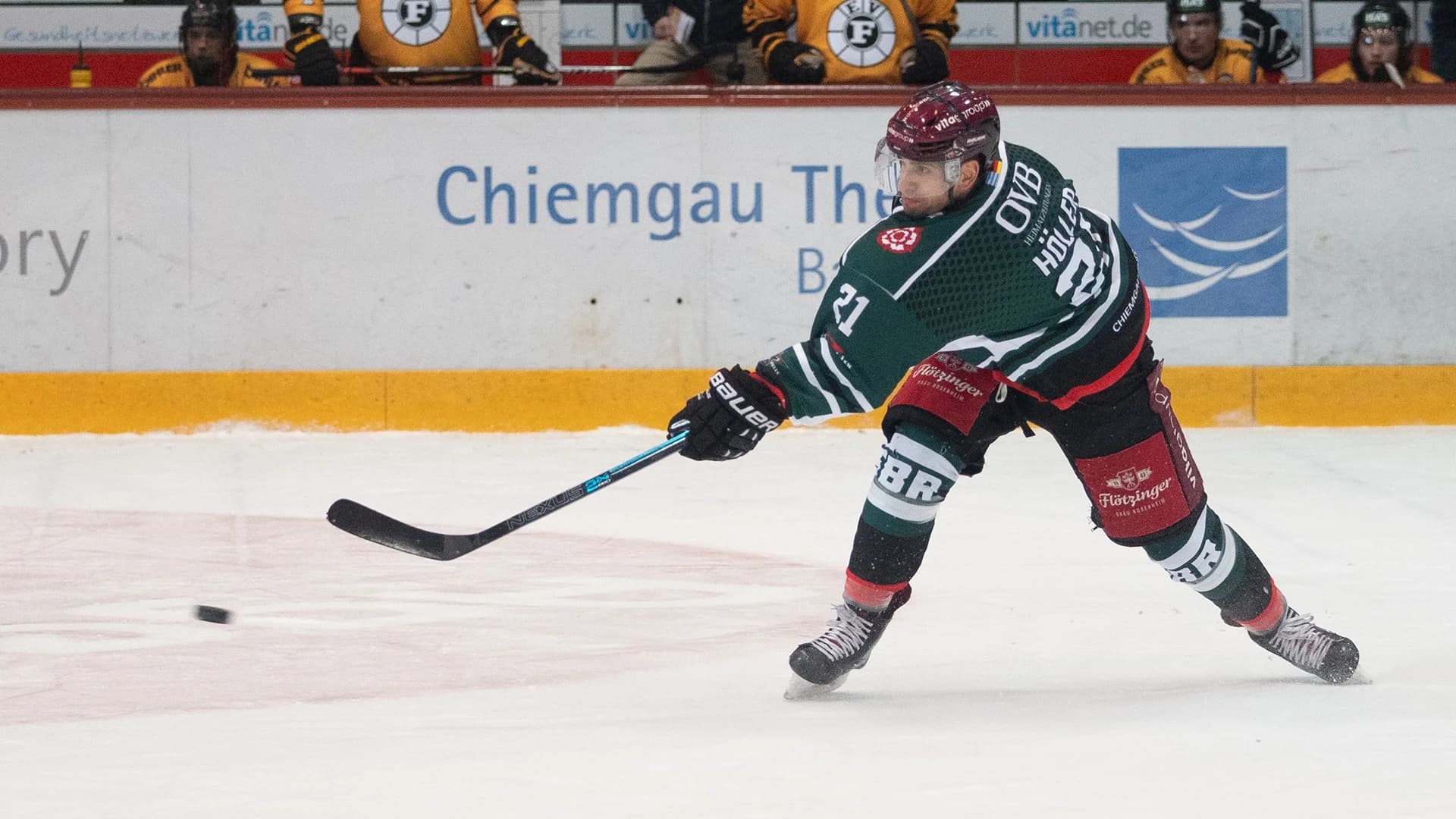 Alex Höller bleibt den Starbulls treu