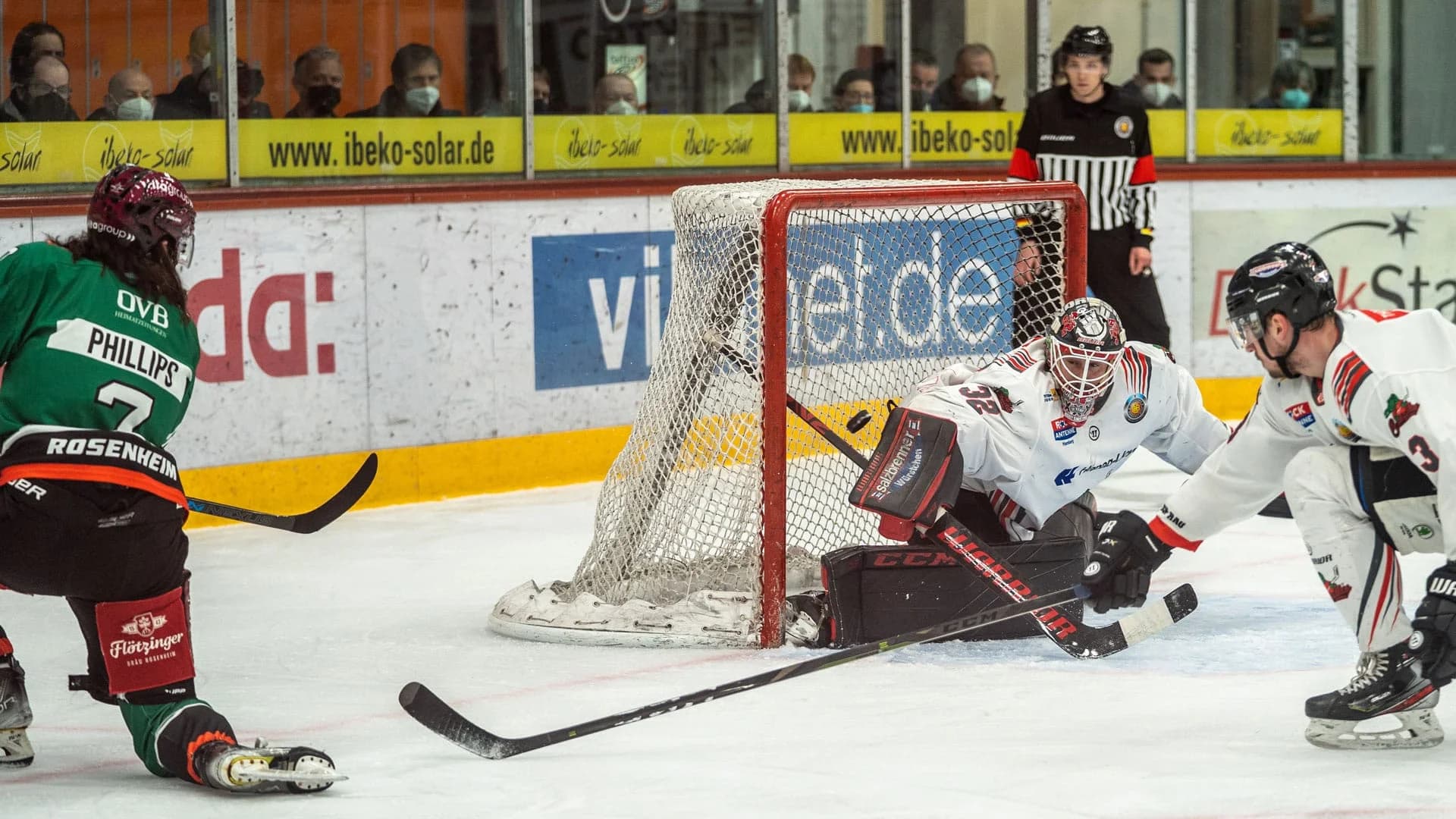 Starbulls schießen sich mit 8:1-Sieg ins Viertelfinale