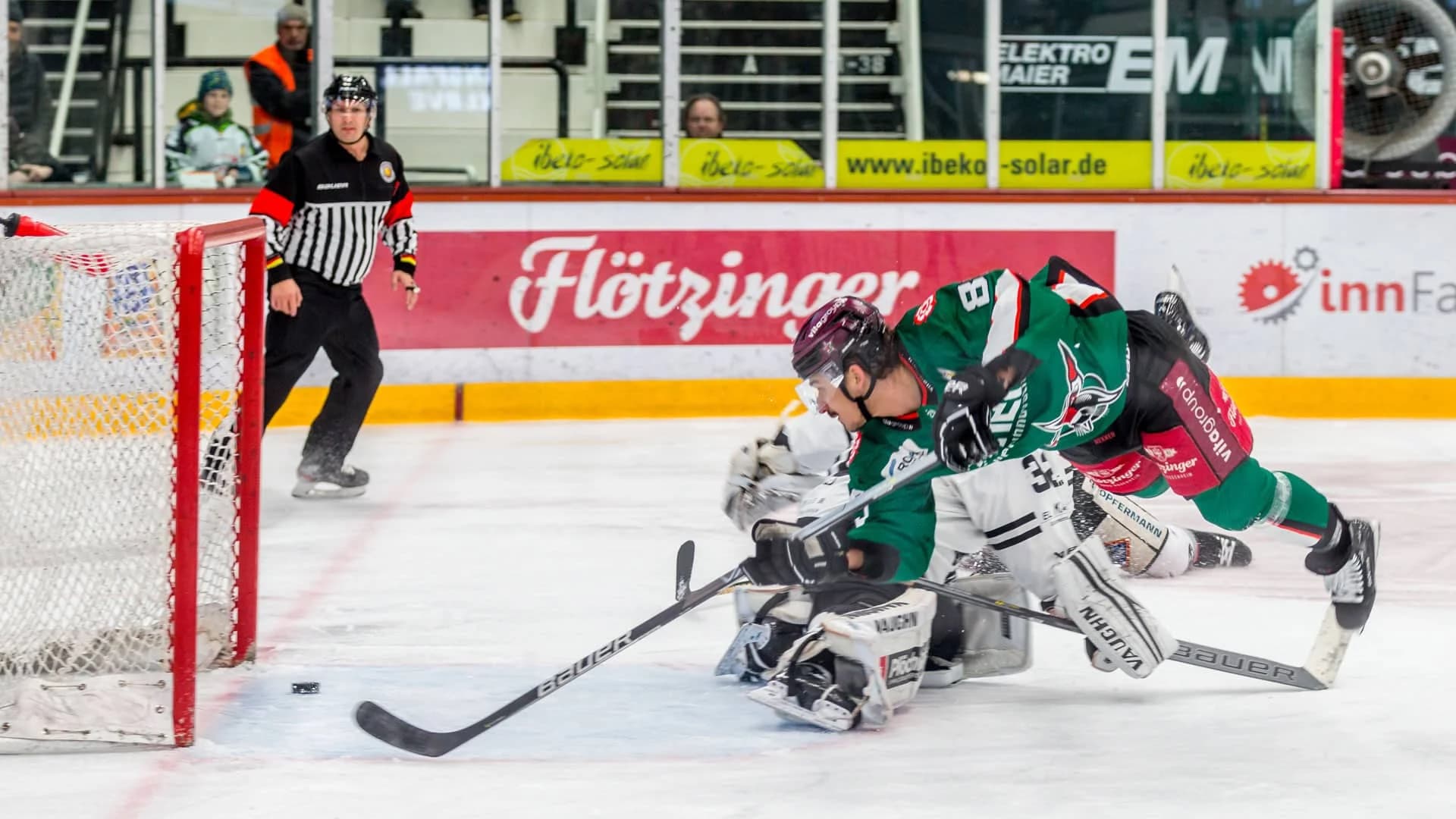 Schmidpeter-Hattrick beim 6:1-Heimsieg gegen Passau