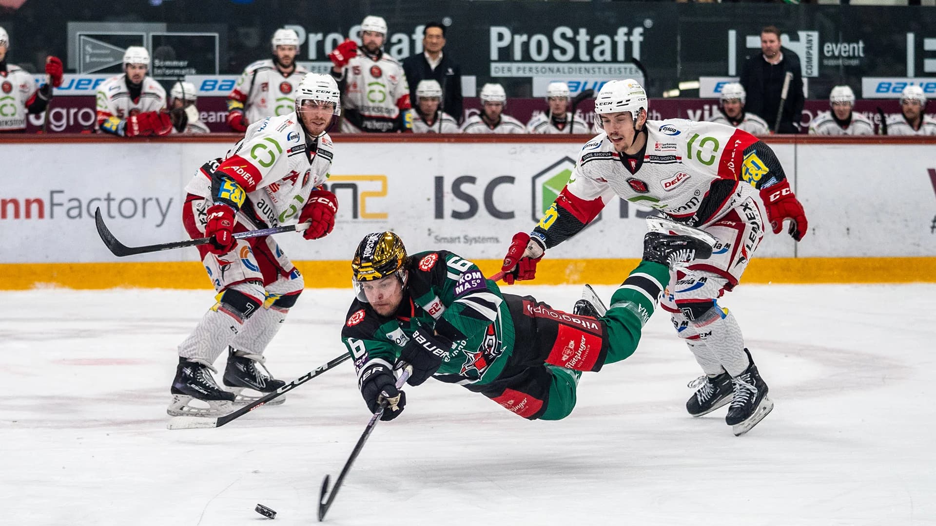5:4 nach 0:4 – Duke dirigiert furioses Starbulls-Comeback