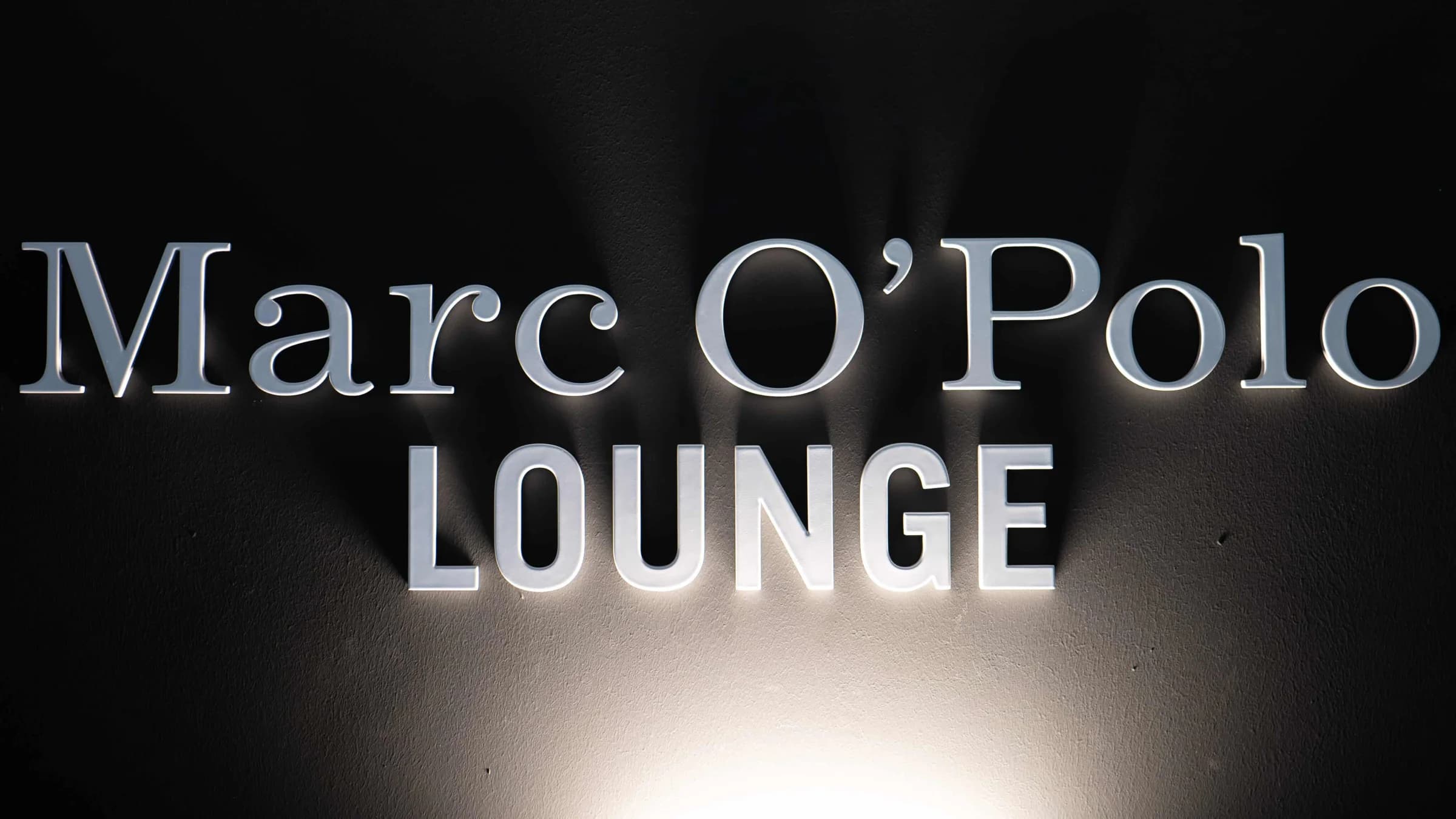 Neuer Naming Right Partner für den Rosenheimer Hospitality Bereich. Aus Bulls Lounge wird Marc O´Polo Lounge