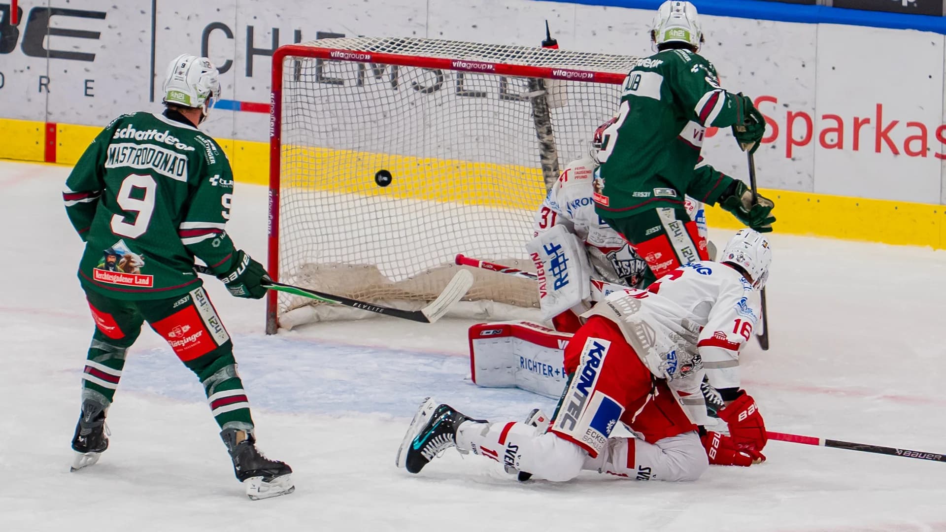 Dominant 4:1 Home Win Against Regensburg
